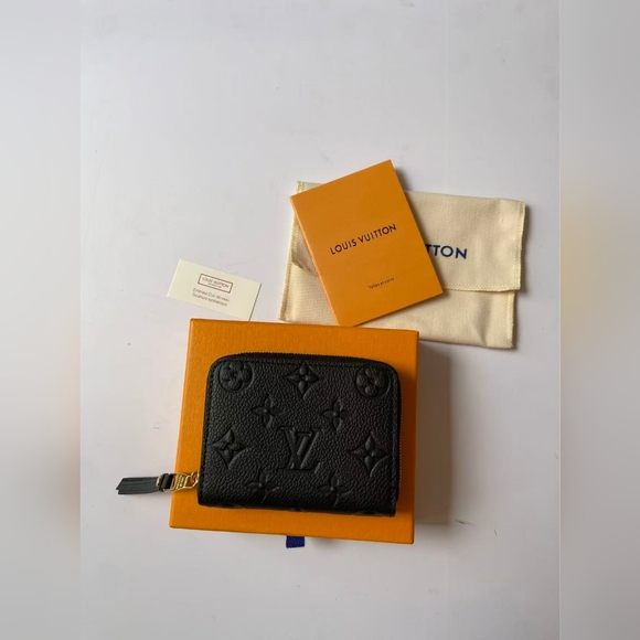 Louis Vuitton Handbags - Louis Vuitton Black Zippy Coin Purse